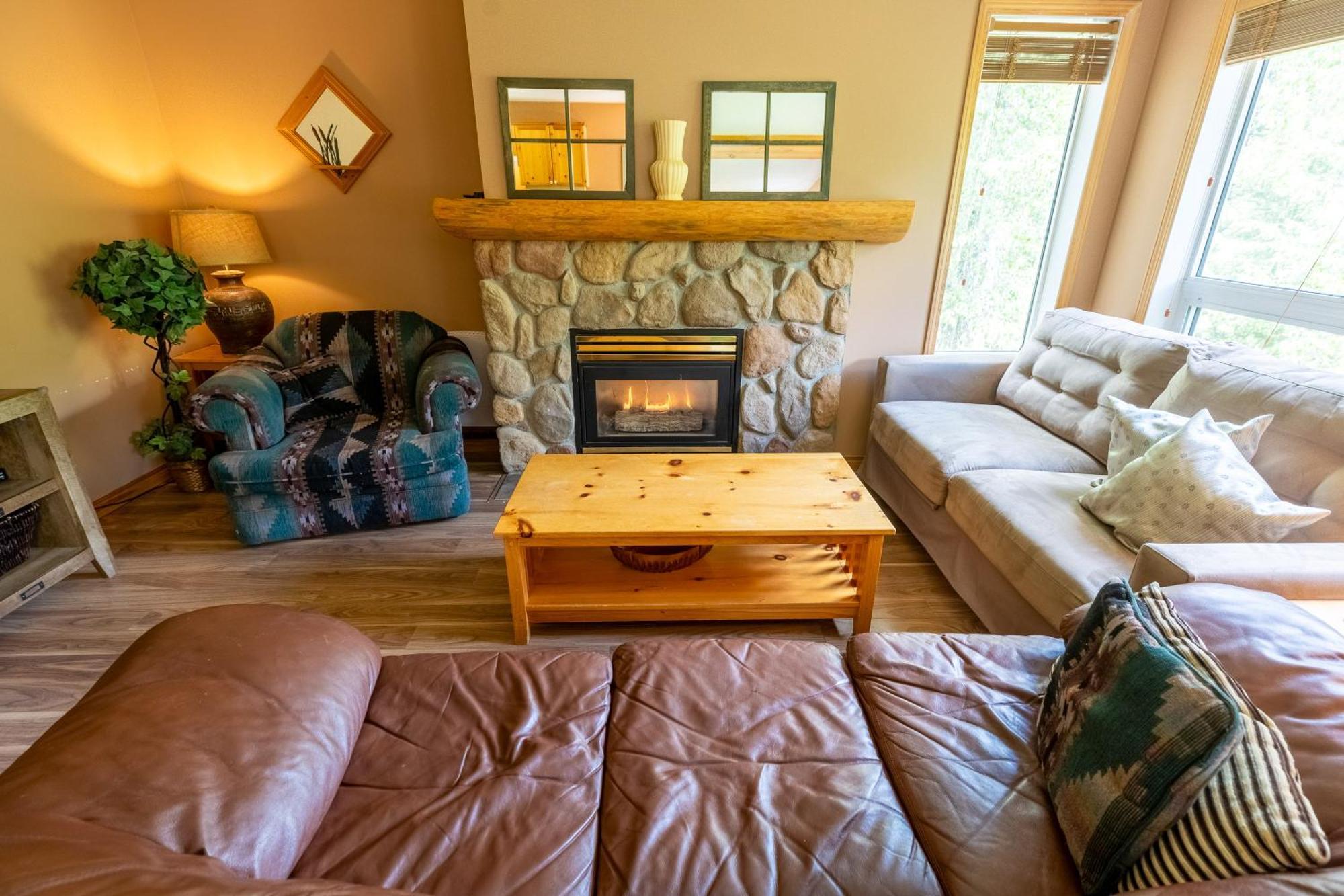 Stone Creek Chalets By Fernie Central Reservations Bagian luar foto